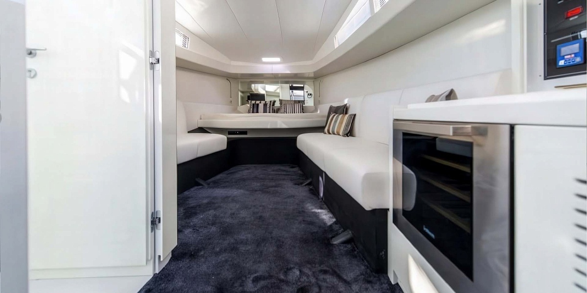 Аренда яхты Liquid spirit во Франции - каюты